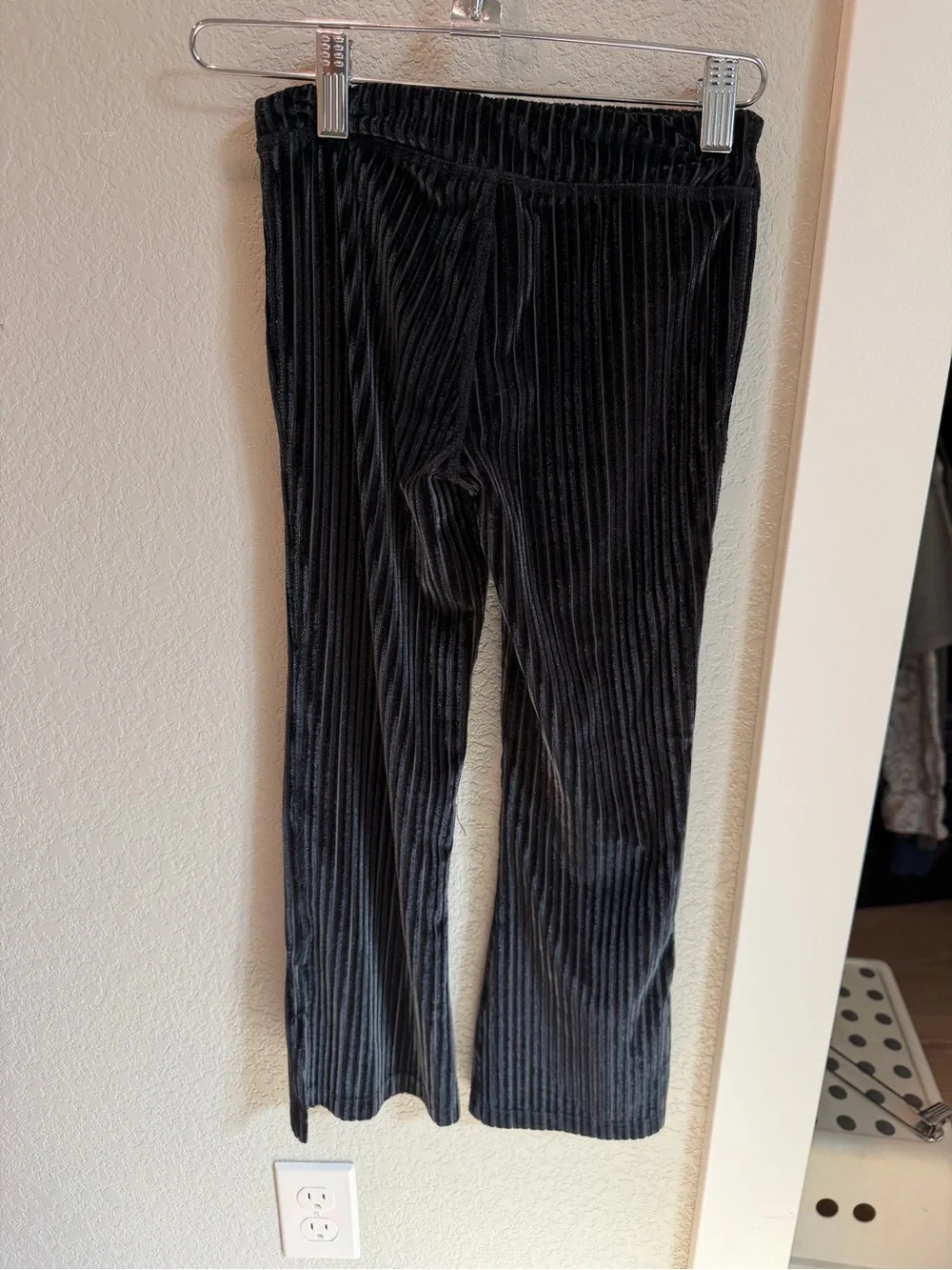 Nike Black Ribbed Velvet Kids' Flare Leggings